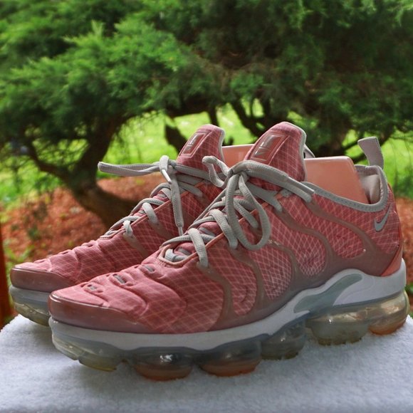 RARE Women's Nike Vapor Max Plus Bleached Coral sneakers sz 8.5 M - Picture 2 of 11